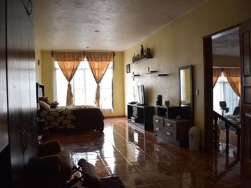 Tepotzotlan  Casa en VENTA con 3 departamentos y 3 locales