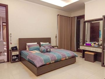 Rumah Hook 2 Lantai Luas 392 di Araya Golf kota Malang