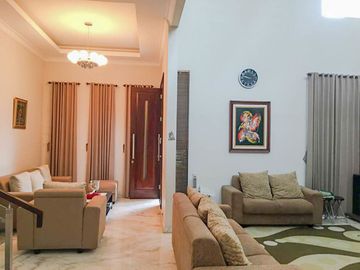 Rumah Hook 2 Lantai Luas 392 di Araya Golf kota Malang