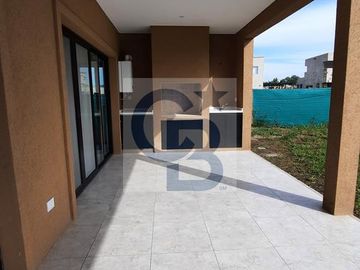 Casa en Venta - Barrio Santa Elena , Pilar del Este