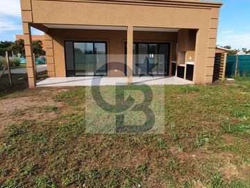 Casa en Venta - Barrio Santa Elena , Pilar del Este