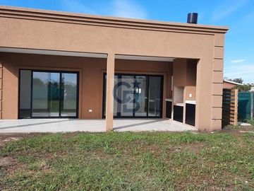 Casa en Venta - Barrio Santa Elena , Pilar del Este