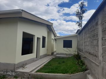 CONOCOTO, Conjunto Montecarlo, Casa independiente con terreno, una planta, 3 alcobas