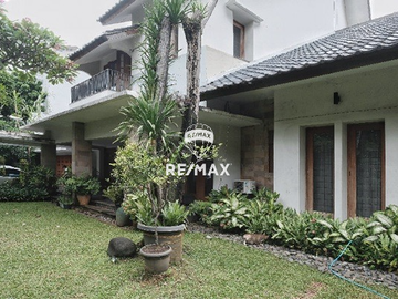 Luxury House Kebayoran Baru – Area Elit Dharmawangsa, 6+3 KT, Pool Pribadi