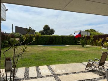 Casa mediterránea en condominio de 4 unidades.