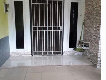 Di Jual Rumah  Dekat Plaza Taman Harapan Baru Bekasi