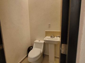 VENTA DE CASA EN EXCLUSIVO RESIDENCIAL CON ALBERCA EN YAUTEPEC, MORELOS
