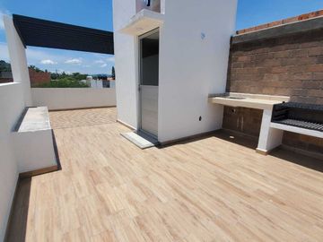 VENTA DE CASA EN EXCLUSIVO RESIDENCIAL CON ALBERCA EN YAUTEPEC, MORELOS