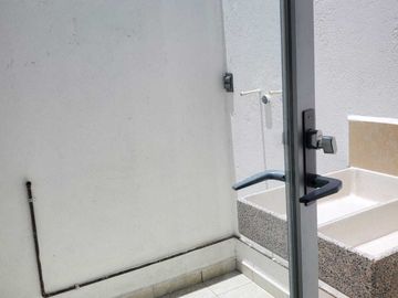 VENTA DE CASA EN EXCLUSIVO RESIDENCIAL CON ALBERCA EN YAUTEPEC, MORELOS