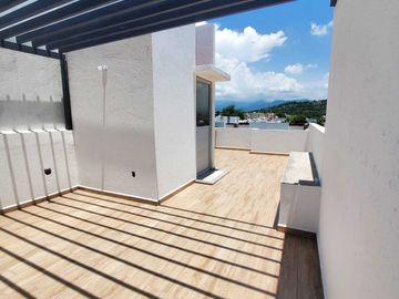 VENTA DE CASA EN EXCLUSIVO RESIDENCIAL CON ALBERCA EN YAUTEPEC, MORELOS
