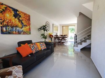 VENTA DE CASA EN EXCLUSIVO RESIDENCIAL CON ALBERCA EN YAUTEPEC, MORELOS
