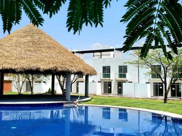 VENTA DE CASA EN EXCLUSIVO RESIDENCIAL CON ALBERCA EN YAUTEPEC, MORELOS