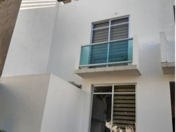 VENTA DE CASA EN EXCLUSIVO RESIDENCIAL CON ALBERCA EN YAUTEPEC, MORELOS