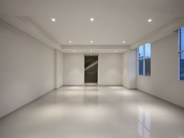 Rukan Roseville SIAP PAKAI Mewah Dengan Lift Lokasi Ramai