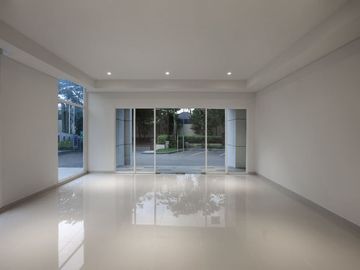 Rukan Roseville SIAP PAKAI Mewah Dengan Lift Lokasi Ramai