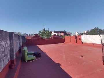 Casa grande. Ideal para más de una familia.