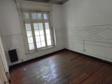 Casa grande. Ideal para más de una familia.