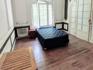 Casa grande. Ideal para más de una familia.