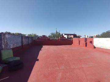 Casa grande. Ideal para más de una familia.