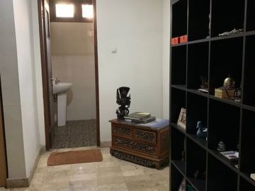 Jln Punai Bintaro, Dijual Rumah Bergaya Semi Modern 4 kamar. AT-8673