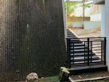 Jln Punai Bintaro, Dijual Rumah Bergaya Semi Modern 4 kamar. AT-8673