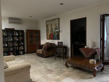 Jln Punai Bintaro, Dijual Rumah Bergaya Semi Modern 4 kamar. AT-8673