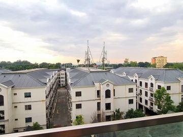 Penthouse Studio Unit w/ Parking at Golfhill Gardens, Q.C.