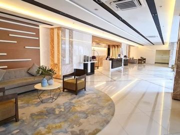Penthouse Studio Unit w/ Parking at Golfhill Gardens, Q.C.