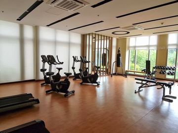 Penthouse Studio Unit w/ Parking at Golfhill Gardens, Q.C.