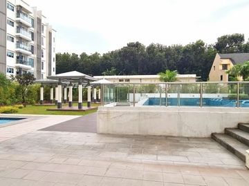 Penthouse Studio Unit w/ Parking at Golfhill Gardens, Q.C.
