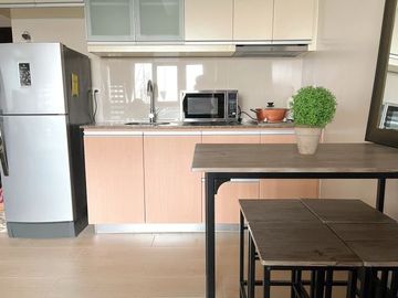 Penthouse Studio Unit w/ Parking at Golfhill Gardens, Q.C.
