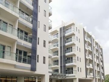 Penthouse Studio Unit w/ Parking at Golfhill Gardens, Q.C.