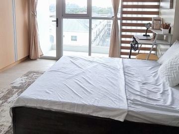 Penthouse Studio Unit w/ Parking at Golfhill Gardens, Q.C.
