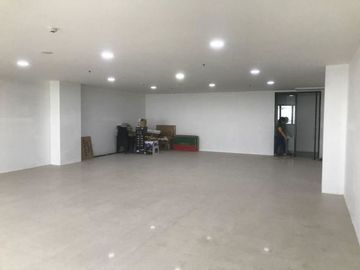 2 Unit Spazio Tower Office