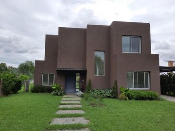 Casa en Ayres Plaza