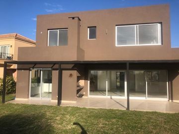 Casa en Ayres Plaza