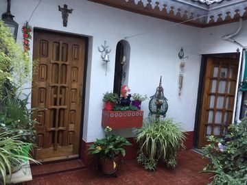 PH entrada independiente, 4 ambientes, 1 cuadra av Saenz.
