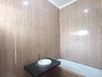 Kebayoran Garden, Rumah Baru selesai di Renovasi siap huni, SC-4508