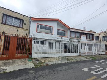 casa en venta en 12 de octubre. Cod V7986267