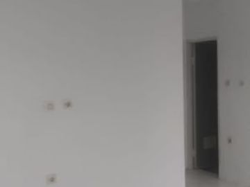 Rumah dua lantai di pinggir jalan cocok buat usaha