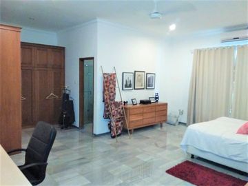 Disewakan Rumah Siap Huni di Kemang Timur Dengan Private Pool dan Taman HSE-A0668
