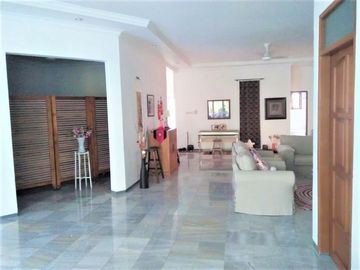 Disewakan Rumah Siap Huni di Kemang Timur Dengan Private Pool dan Taman HSE-A0668