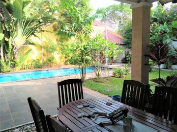 Disewakan Rumah Siap Huni di Kemang Timur Dengan Private Pool dan Taman HSE-A0668
