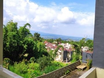 Rumah Villa Dijual Plus Kolam Renang di Kota Batu Dekat Wisata | 0