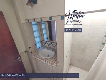 VENTA Hermosa Casa de tres dormitorios con cochera y patio en Nuevo Poeta Lugones