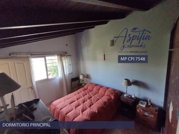 VENTA Hermosa Casa de tres dormitorios con cochera y patio en Nuevo Poeta Lugones