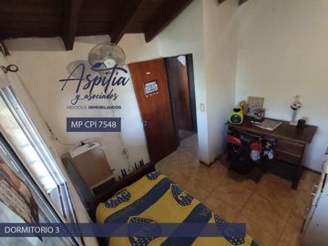 VENTA Hermosa Casa de tres dormitorios con cochera y patio en Nuevo Poeta Lugones