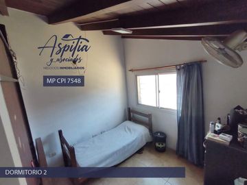VENTA Hermosa Casa de tres dormitorios con cochera y patio en Nuevo Poeta Lugones