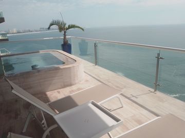 ACAPULCO PUNTA DIAMANTE DEPARTAMENTO DE LUJO VISTA AL OCEANO EN LOS RISCOS
