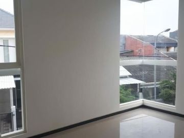 Rumah Sutorejo Timur Mininalis dan Baru Gressss Hadap Selatan dan Barat